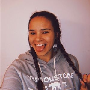 Meet your Posher, Courtnee